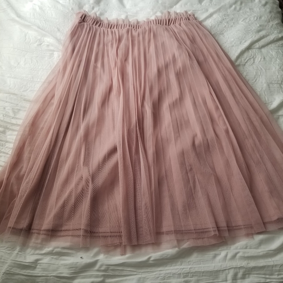 Elegant Pink Pleated Skirt - Picture 3 of 5